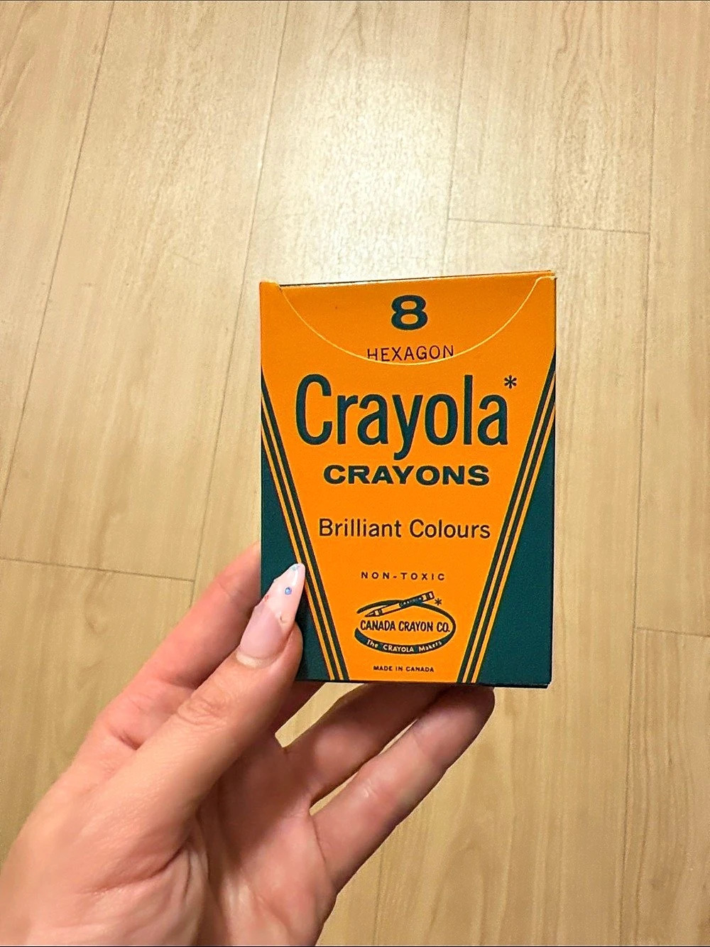 Crayola Vintage Crayola No. 8 Hexagon Brilliant Colours Crayon Box Vintage No. 8